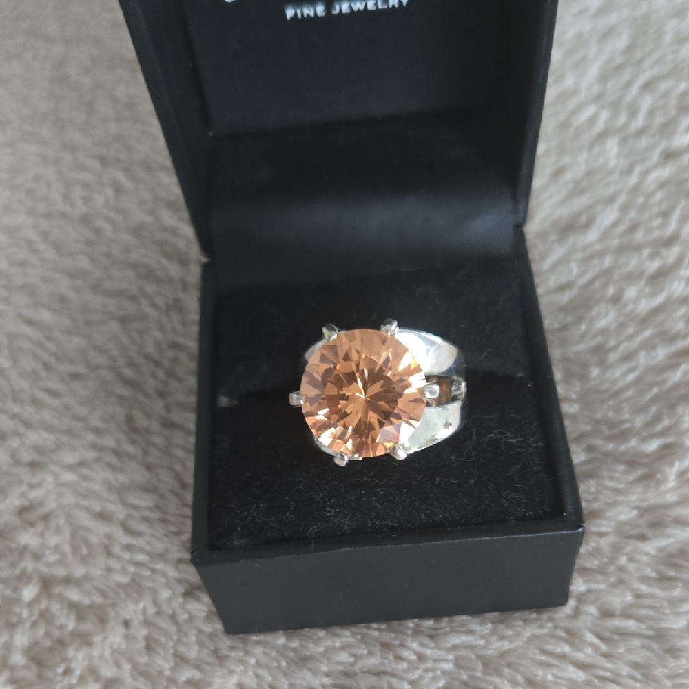 Elegant Silver Ring with Peach Gemstone